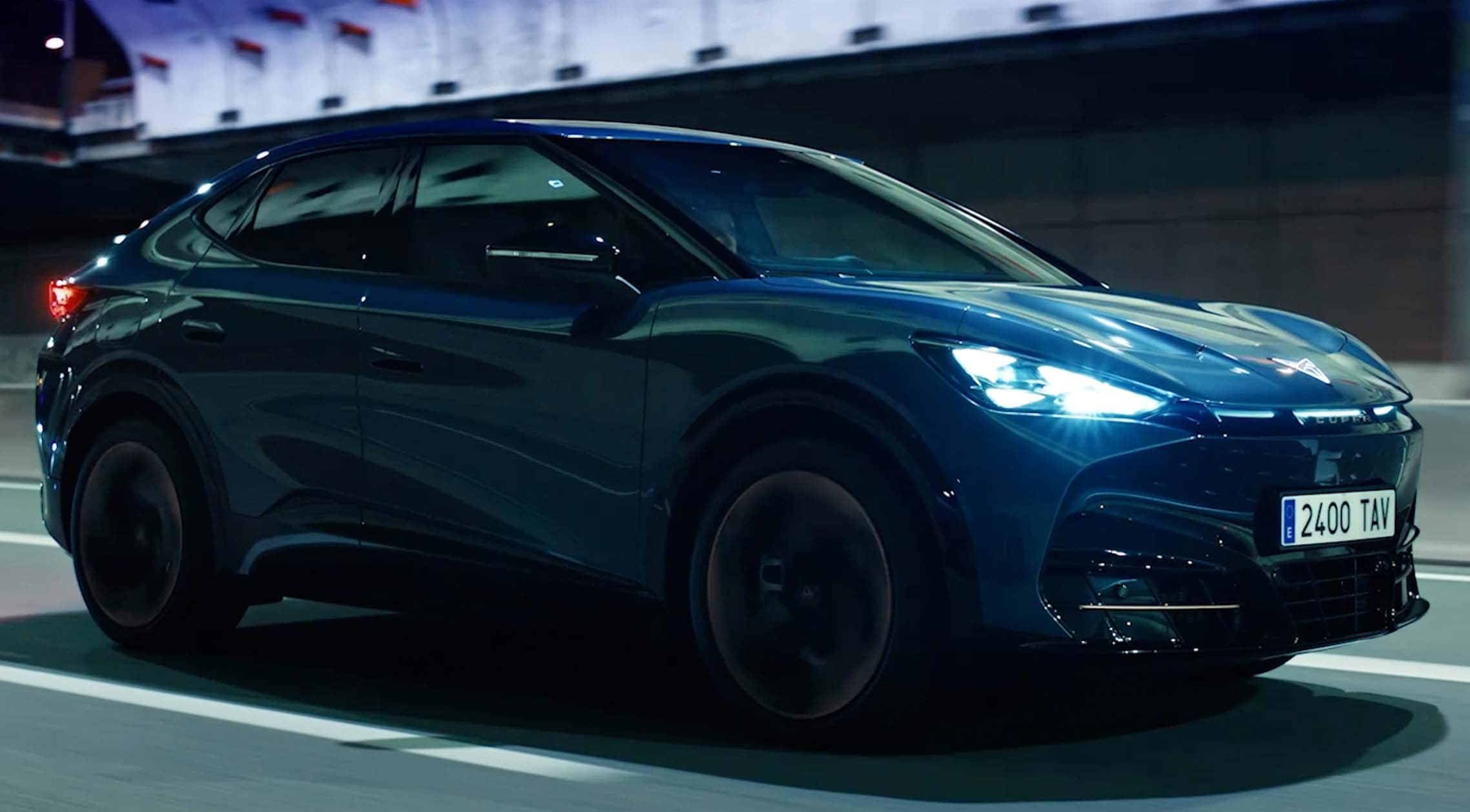 CUPRA tavascan blue colour copper black covers wheels highway CUPRA tavascan blue colour copper black covers wheels highway